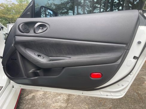 Used 2024 Nissan Z NISMO w/ Floor Mat Package image 19