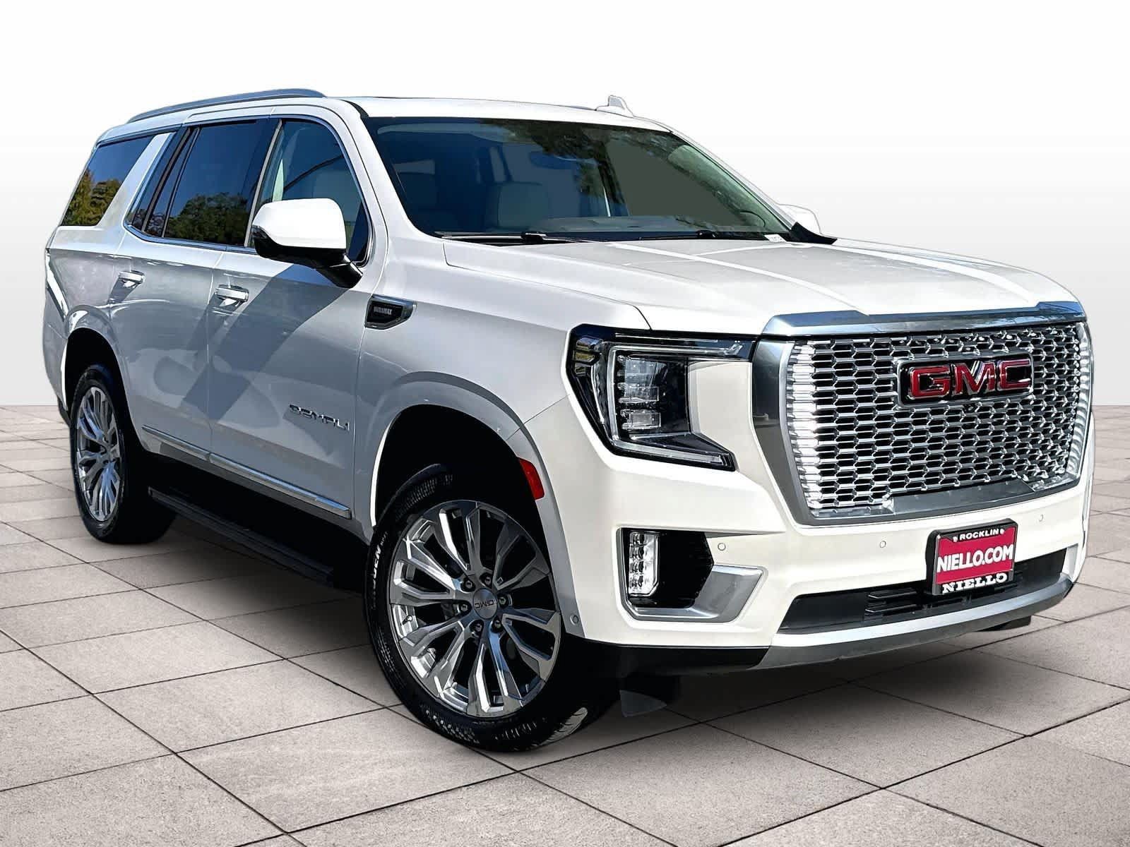 Used 2024 GMC Yukon Denali w/ Advanced Technology Package AWD/4WD image 2