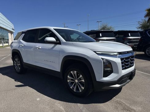 Used 2025 Chevrolet Equinox LT AWD/4WD image 3