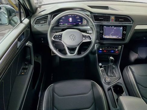 Used 2022 Volkswagen Tiguan SEL R-Line image 25