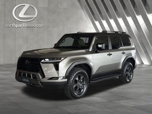 Used 2024 Lexus GX 550 AWD/4WD image 3
