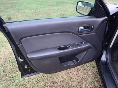 Used 2010 Ford Fusion SE image 24