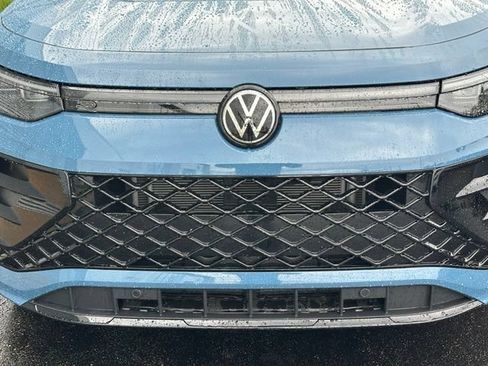 Certified 2025 Volkswagen Tiguan SE R-Line AWD/4WD image 8
