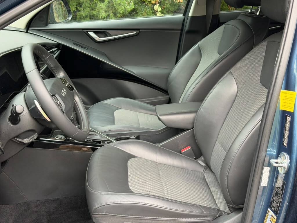 Used 2023 Kia Niro EX Touring FWD image 10