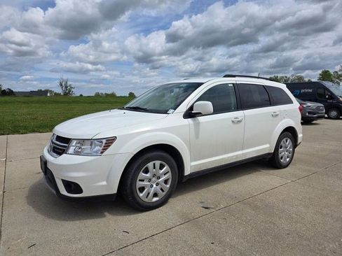 Used 2019 Dodge Journey SE w/ Connectivity Group FWD image 3