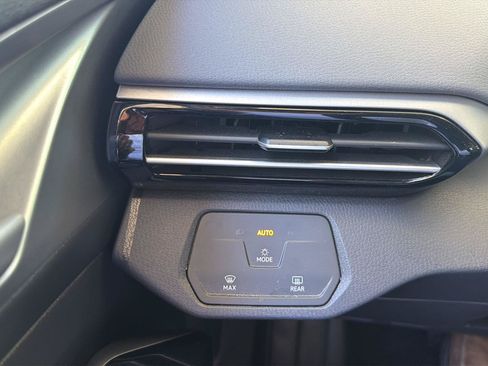 Certified 2024 Volkswagen ID.4 2WD image 21