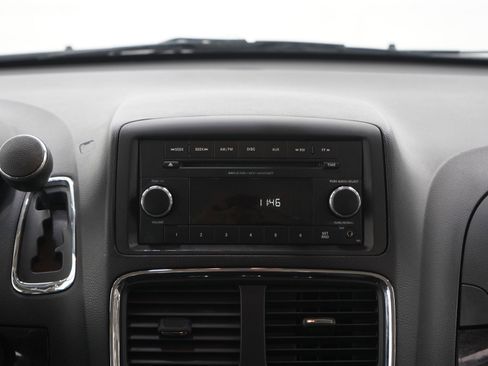 Used 2015 Dodge Grand Caravan American Value Package FWD image 16