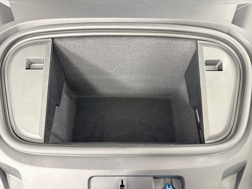 Certified 2025 Porsche Taycan RWD image 31