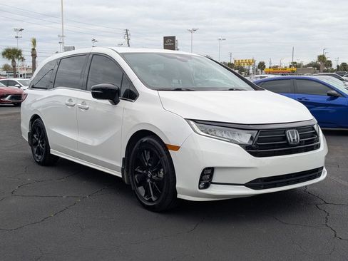 Used 2024 Honda Odyssey Sport image 3