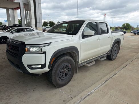 Used 2025 Nissan Frontier PRO-4X AWD/4WD image 1