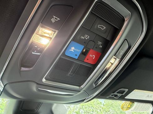 New 2026 Jeep Grand Cherokee Altitude AWD/4WD image 17