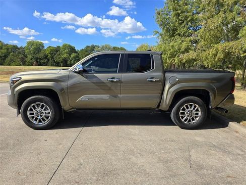 Used 2024 Toyota Tacoma Limited w/ Limited Package (LT) AWD/4WD image 3