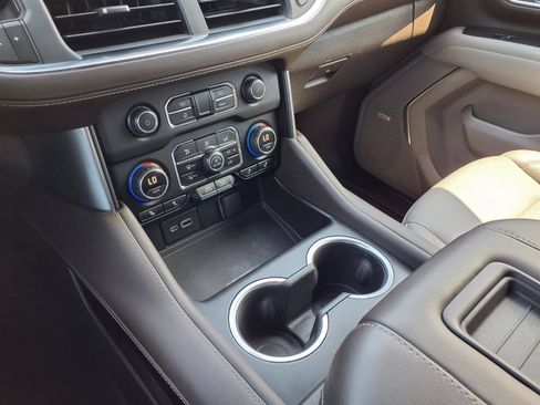 Used 2024 Chevrolet Suburban Z71 w/ Luxury Package AWD/4WD image 25