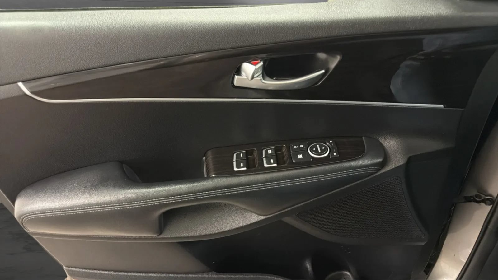 Used 2019 Kia Sorento L FWD image 16