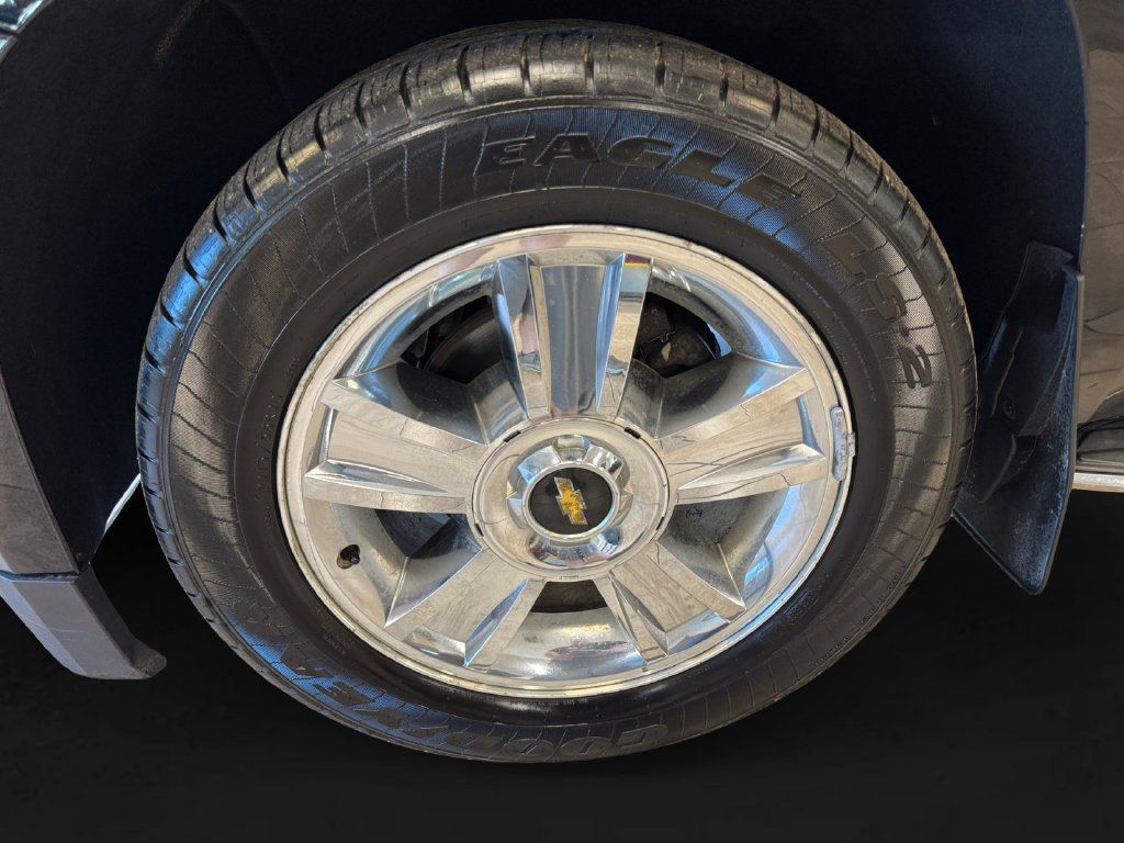 Used 2015 Chevrolet Suburban LTZ AWD/4WD image 9