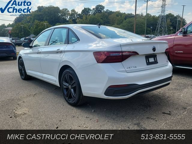 Used 2022 Volkswagen Jetta SE FWD image 3