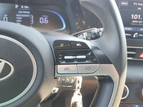 Used 2024 Hyundai Elantra SE FWD image 8