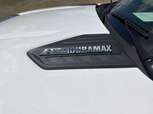 Used 2024 Chevrolet Silverado 2500 LT AWD/4WD image 9