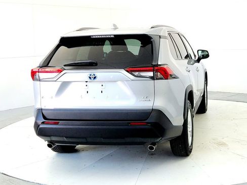 Used 2021 Toyota RAV4 LE w/ Carpet Mat Package (TMS) AWD/4WD image 5