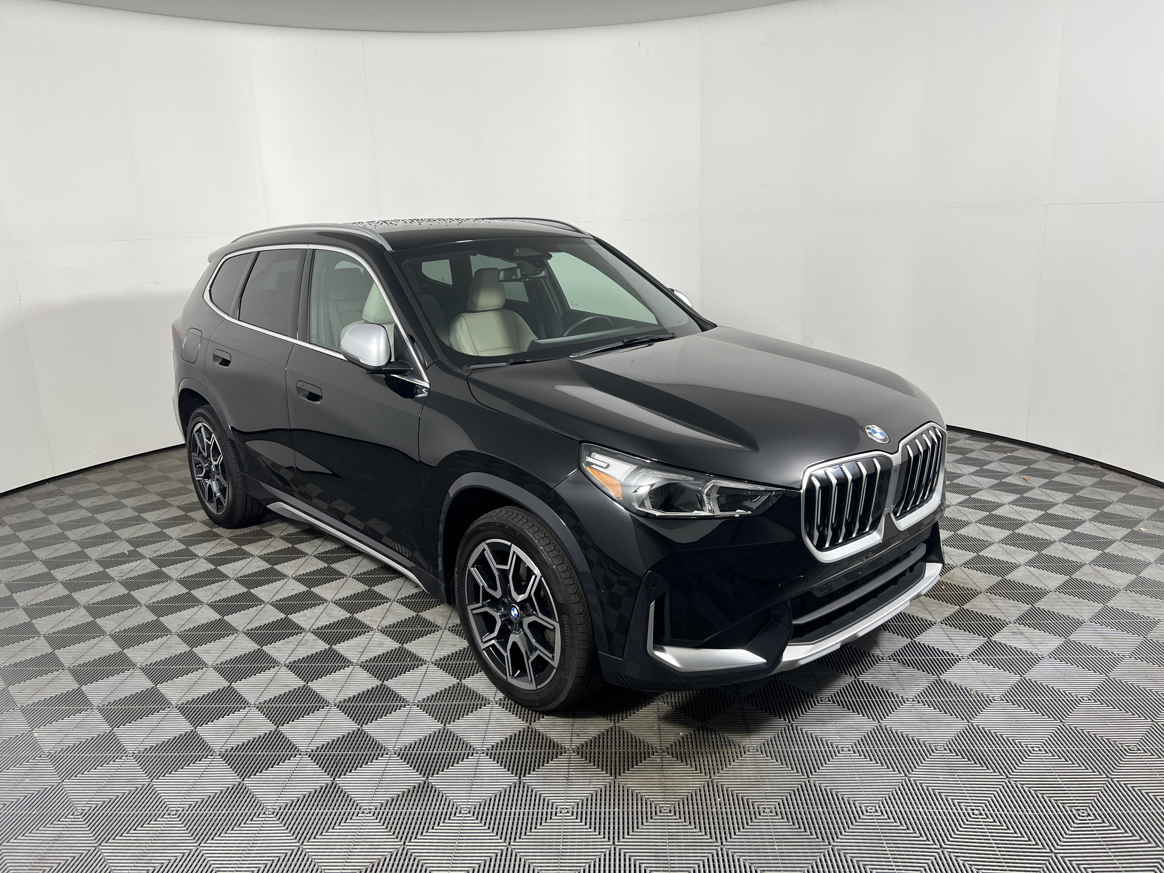 Used 2024 BMW X1 xDrive28i w/ Convenience Package AWD/4WD image 7