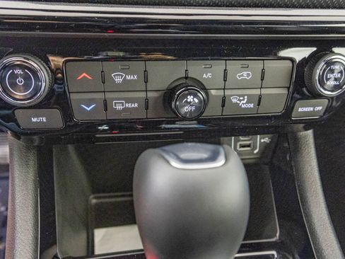 New 2026 Jeep Compass Latitude image 21