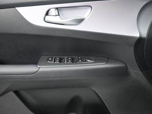 Used 2023 Kia Forte LXS w/ LXS Technology Package FWD image 23