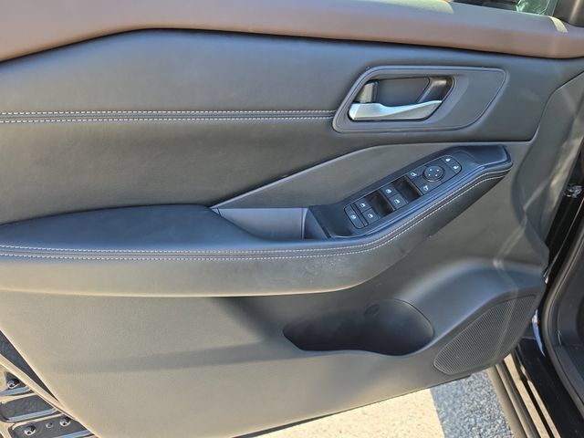 Used 2023 Nissan Rogue SV w/ SV Premium B Package FWD image 18