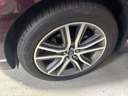 Used 2019 Ford Edge Titanium w/ Equipment Group 301A AWD/4WD image 3