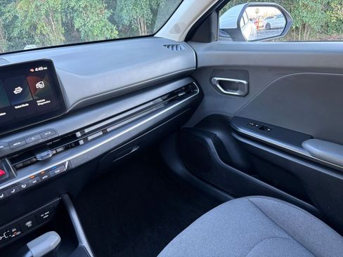 Used 2025 Kia K4 LXS image 34