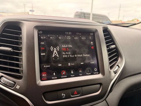 Used 2019 Jeep Cherokee Trailhawk w/ Comfort/Convenience Group AWD/4WD image 20