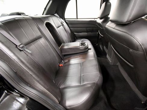 Used 2007 Ford Crown Victoria LX image 16