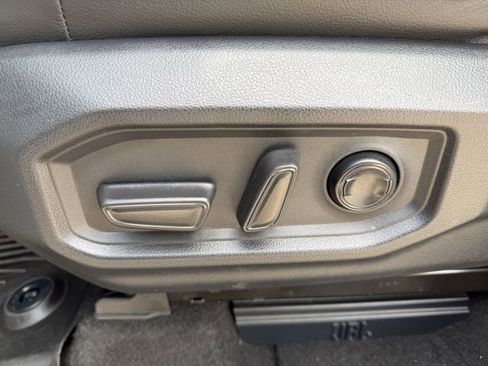Used 2023 Toyota Tundra Limited AWD/4WD image 29