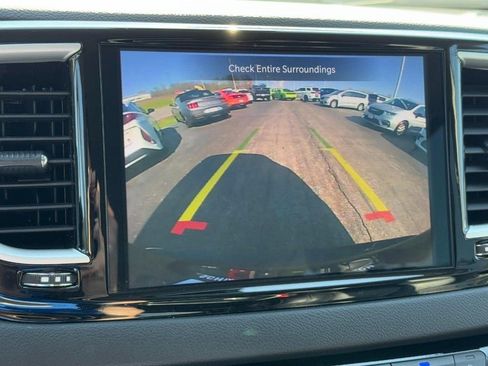 Used 2024 Chrysler Pacifica Touring-L FWD image 27