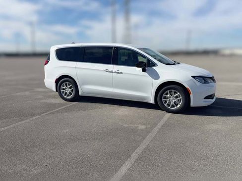 New 2026 Chrysler Voyager LX image 15