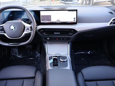 Used 2025 BMW i4 xDrive40i w/ Parking Assistance Package image 18