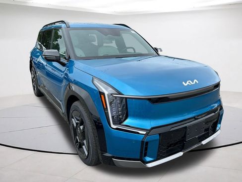 Certified 2024 Kia EV9 GT-Line AWD/4WD image 1