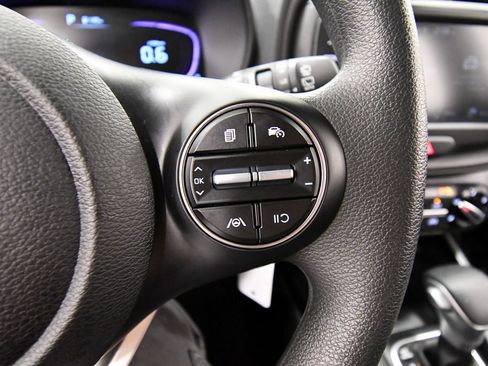 Certified 2025 Kia Soul LX w/ LX Technology Package FWD image 20
