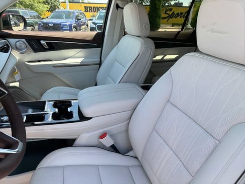 New 2026 Buick Enclave Avenir w/ Super Cruise Package FWD image 17