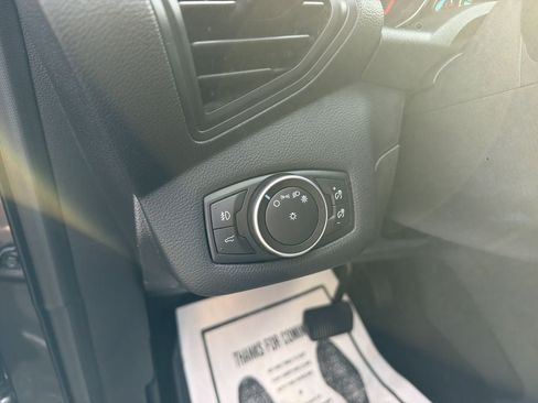 Used 2018 Ford Escape SE FWD image 17