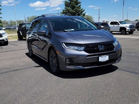 Used 2025 Honda Odyssey Touring image 4