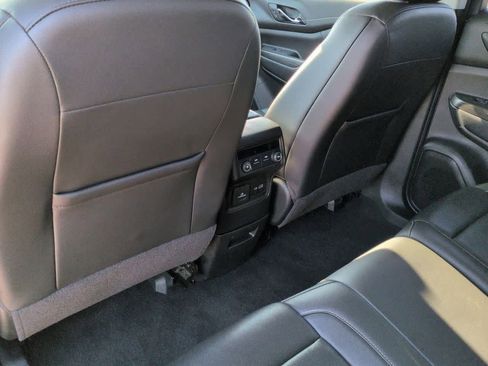 Used 2023 GMC Acadia SLT image 18