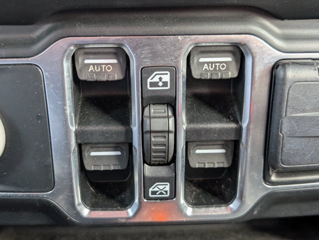 Used 2019 Jeep Wrangler Unlimited Sahara w/ Uconnect 4C Nav & Sound Group AWD/4WD image 21