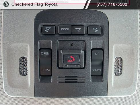 Used 2023 Toyota Camry SE w/ Cold Weather Package image 10