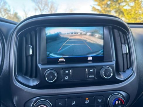 Used 2022 GMC Canyon AT4 image 16