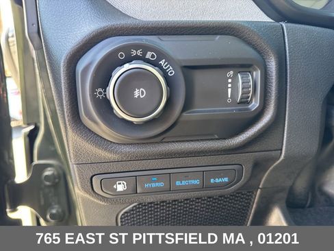 Used 2024 Jeep Wrangler Unlimited w/ Convenience Group AWD/4WD image 25