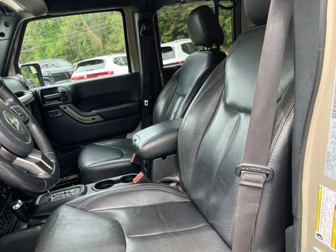 Used 2018 Jeep Wrangler Unlimited Sahara AWD/4WD image 8