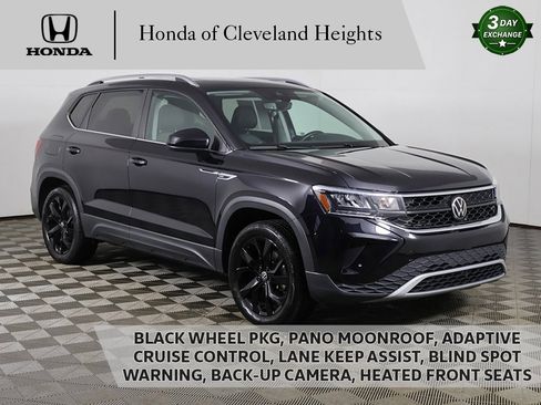 Used 2023 Volkswagen Taos SE w/ Panoramic Sunroof Package image 1