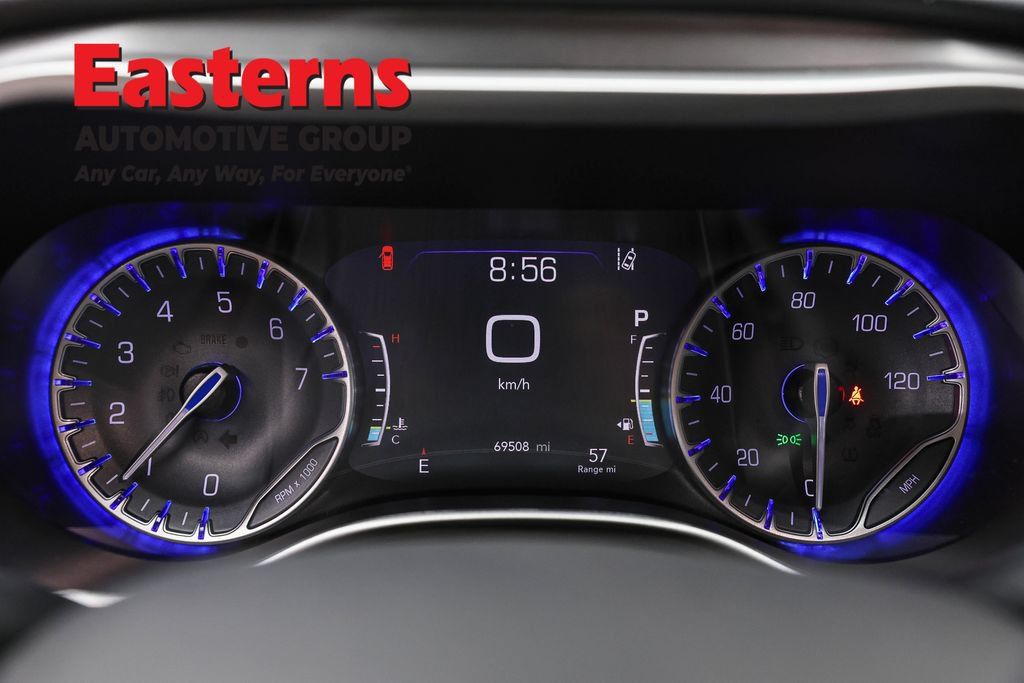 Used 2023 Chrysler Pacifica Touring-L FWD image 20