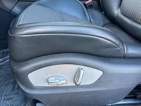 Used 2025 Porsche Macan Turbo image 14