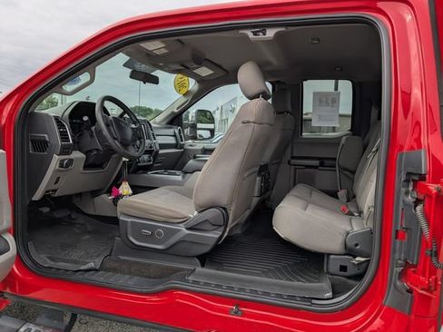Used 2018 Ford F250 XLT w/ XLT Premium Package AWD/4WD image 3